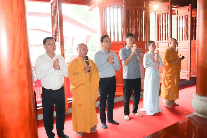  Các đại biểu bày tỏ lòng thành kính, tri ân những công lao to lớn của Tổng Bí thư Trần Phú 