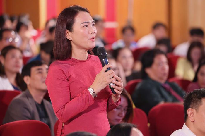  Bà Huỳnh Lê Như Trang, Phó Giám đốc Sở GD-ĐT TPHCM chia sẻ tại chương trình. Ảnh: HOÀNG TRIỀU 