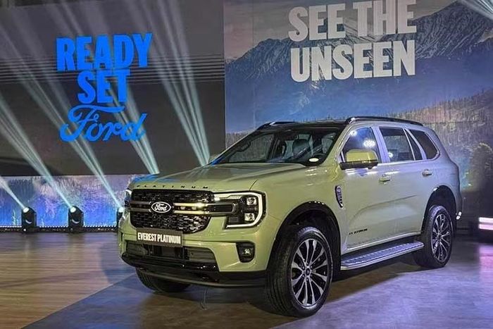 Ford Philippines vừa công bố danh mục Everest 2027 với những thay đổi đáng kể về phiên bản, động cơ và trang bị. Dải sản phẩm hiện gồm Active, Sport+, Wildtrak và Platinum, trong đó hai phiên bản cao cấp sử dụng hệ dẫn động 4x4.