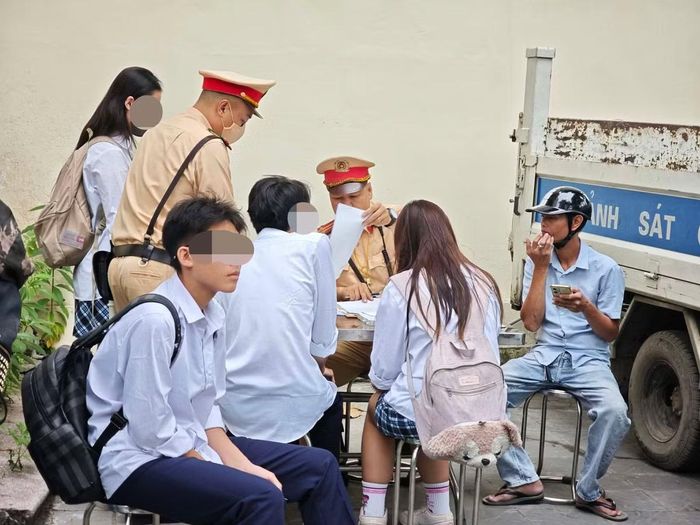 Thay vì chỉ dừng lại ở việc xử phạt, thông tin về hành vi vi phạm có thể được sử dụng để nhà trường và gia đình kịp thời nhắc nhở, giáo dục, giúp học sinh nhận thức rõ hậu quả và trách nhiệm khi tham gia giao thông.