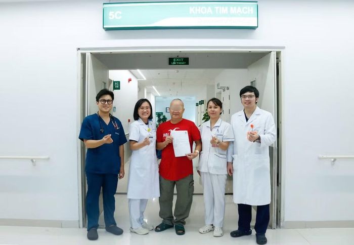 Sau 17 ngày điều trị, người bệnh ổn định và được xuất viện - Ảnh BVCC