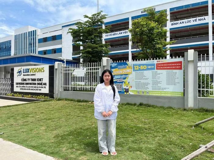 Để có tiền đi học Đại học, Trà phải nghỉ học 1 năm đi làm công nhân tại Nghệ An.