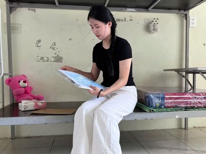 Chặng đường đến giảng đường phía trước vẫn còn nhiều nỗi lo về chi phí học tập đối với nữ sinh Thanh Trà.