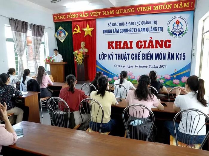 Trung tâm GDNN - GDTX Nam Quảng Trị khai giảng lớp kỹ thuật chế biến món ăn.