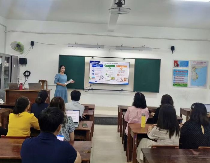Trường THCS Nguyễn Huệ (phường Hải Châu, TP Đà Nẵng) tổ chức sinh hoạt tổ chuyên môn theo các chuyên đề chuẩn bị cho năm học 2026 - 2027.