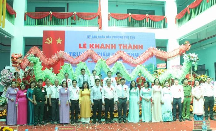 Các đại biểu tham dự lễ khánh thành.