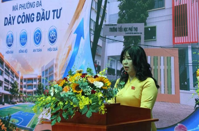Bà Nguyễn Thị Kim Hương, Hiệu trưởng Trường Tiểu học Phú Thọ.