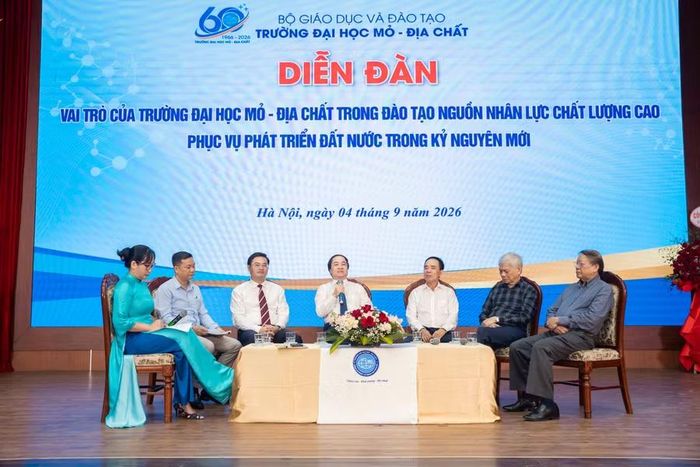 Chuyên gia, nhà khoa học chia sẻ tại diễn đàn.