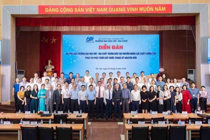 Đại biểu chụp ảnh lưu niệm tại chương trình.