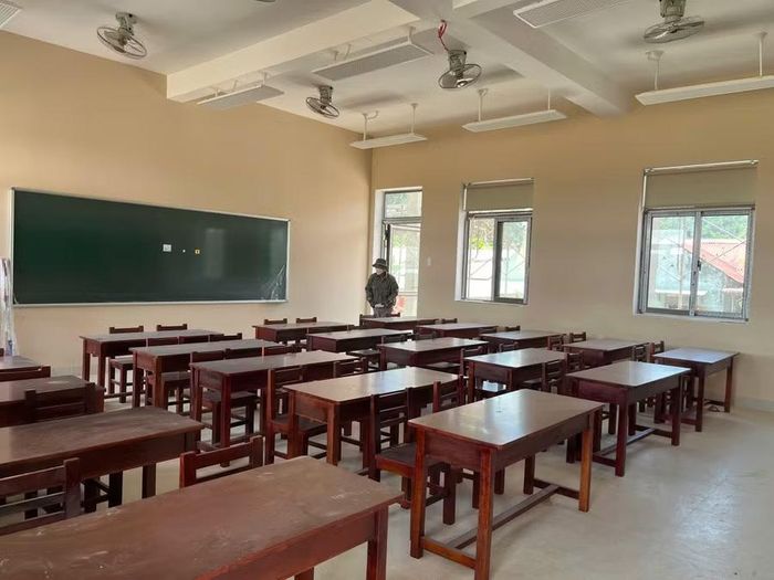 Bên trong lớp học tại Trường Phổ thông nội trú liên cấp Tiểu học & THCS A Vương.