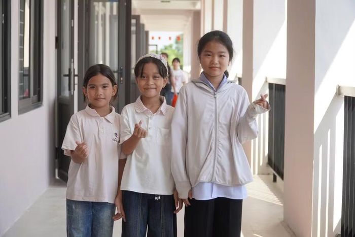 Học sinh Trường Phổ thông nội trú liên cấp Tiểu học và THCS Hương Khê háo hức đón năm học mới.
