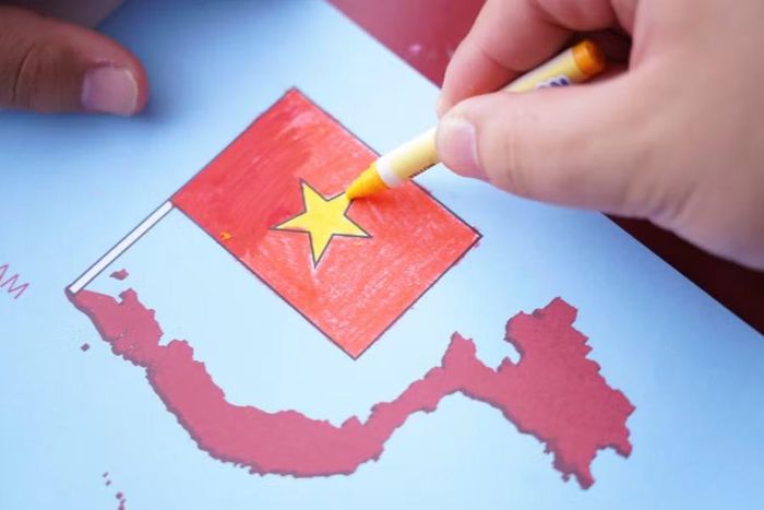 Lớp học là không gian để các bệnh nhi được thỏa sức sáng tạo và khám phá thế giới màu sắc.