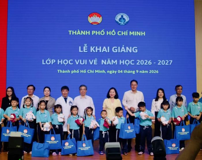 Lễ khai giảng "Lớp học vui vẻ" tại Bệnh viện Nhi đồng 1.