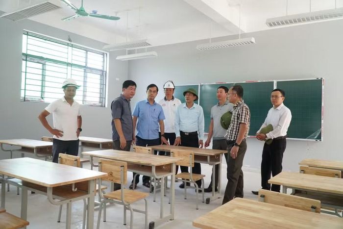 Các phòng học tại Trường phổ thông nội trú liên cấp Tiểu học và THCS Anh Sơn đã sẵn sàng đón học sinh vào học tập sau ngày 5/9. Ảnh: Hồ Lài