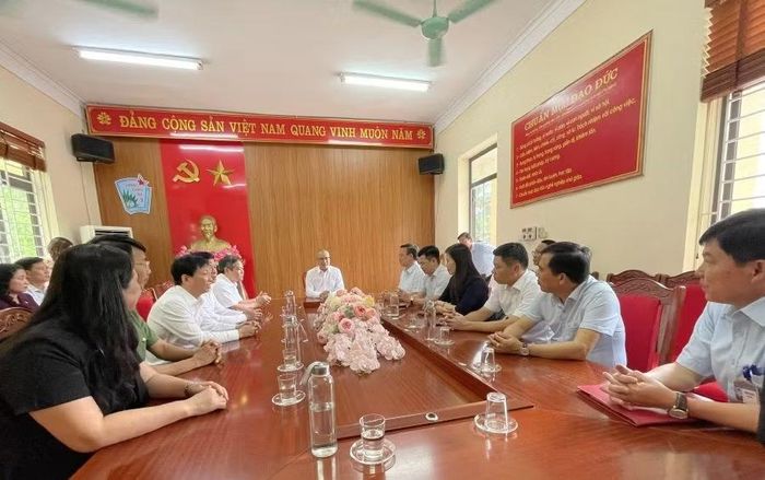 Quang cảnh buổi làm việc.