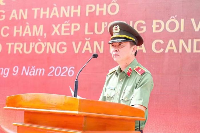 Thiếu tướng Huỳnh Việt Hòa, Giám đốc Công an TP Cần Thơ, phát biểu chỉ đạo tại buổi lễ.