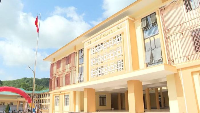 Không gian sạch đẹp đón học sinh bước vào năm học mới. Ảnh: H. Hùng