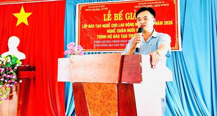 Ông Nguyễn Văn Trung, Phó Trưởng phòng Văn hóa - Xã hội xã M’Đrắk phát biểu tại buổi lễ.