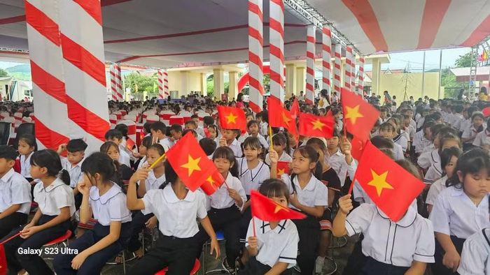 Học sinh Quảng Ngãi háo hức mong đến ngày Khai giảng trong ngôi trường mới.