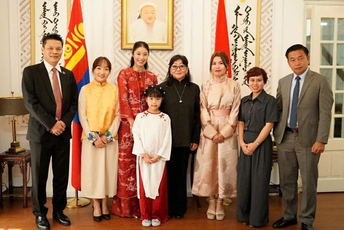 Với vai trò mới, đạo diễn Lê Quý Dương khẳng định, đây vừa là vinh dự nhưng cũng là trọng trách mới trong công việc, đồng thời đưa đến nhiều cơ hội giao lưu, hợp tác trong lĩnh vực sân khấu, nghệ thuật với Mông Cổ. (Ảnh: Thu Anh)