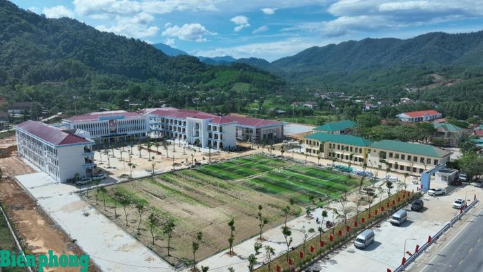 Toàn cảnh Trường Phổ thông nội trú Tiểu học và Trung học cơ sở Sơn Kim 1. Ảnh: Thế Mạnh