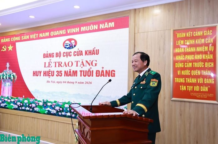 Thiếu tướng Lê Văn Phúc phát biểu tại buổi lễ. Ảnh: Dân Chủ