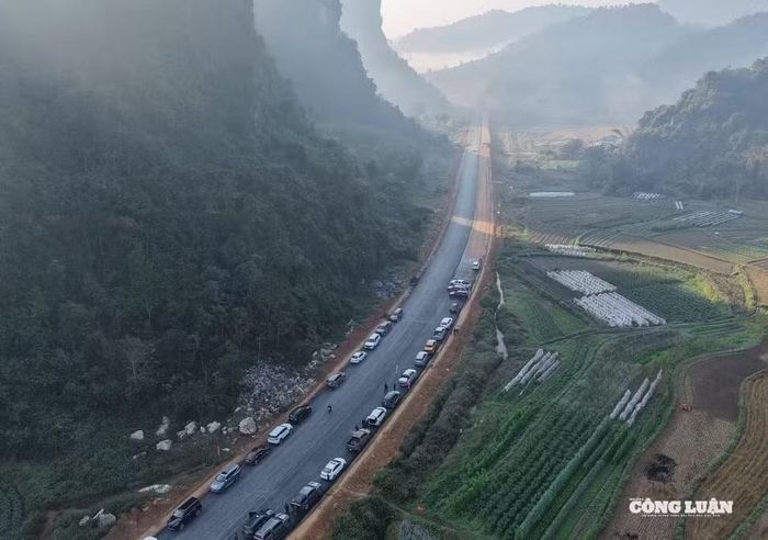 Bảo đảm an toàn giao thông trên công trường.