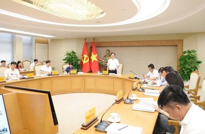 Phó Thủ tướng đặc biệt lưu ý việc quản lý, khai thác hiệu quả quỹ đất hình thành sau quá trình phục hồi các dòng sông - Ảnh: CP