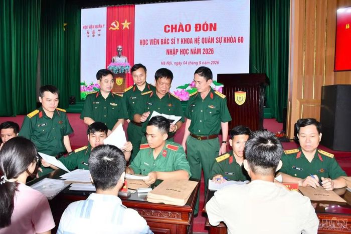 Đại tá, GS, TS Nguyễn Duy Bắc chúc các tân học viên sẽ phát huy những kết quả đã đạt được, tiếp tục nỗ lực, phấn đấu không ngừng để vươn tới những thành tích học tập và rèn luyện cao nhất trong tương lai.