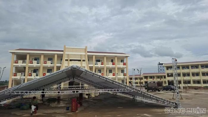 Tại Trường Phổ thông nội trú Tiểu học và THCS xã Ia Mơ đã sẵn sàng cho buổi lễ khai giảng ngày mai (5/9)
