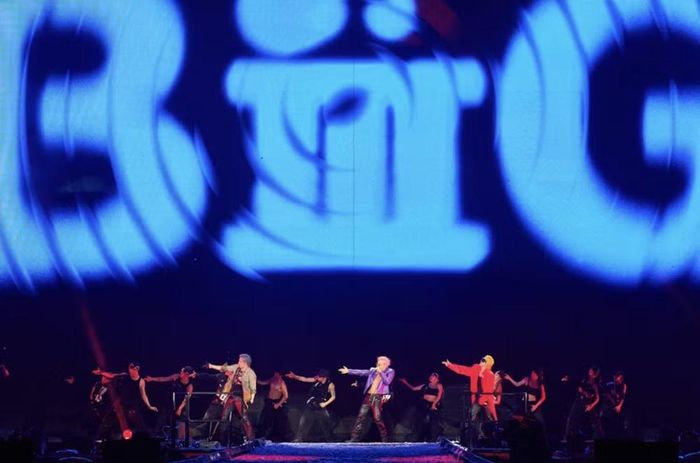 Nhóm nhạc Bigbang trình diễn ca khúc “Biiig” trong chương trình “XX: Cosmos” tại Sân vận động Goyang. Ảnh: YG Entertainment