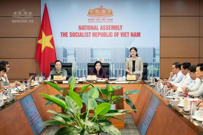 Chủ tịch HĐND TP Đồng Nai Tôn Ngọc Hạnh phát biểu tại Hội nghị.