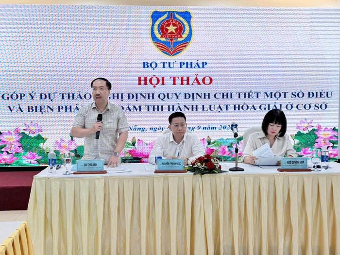 Cục trưởng Cục Phổ biến, giáo dục pháp luật và Trợ giúp pháp lý Cù Thu Anh phát biểu tại Hội thảo