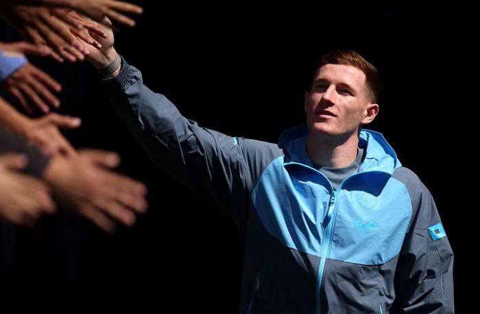  Elliot Anderson (135 triệu euro): Manchester City chi mạnh tay để sớm dứt điểm thương vụ, khi Anderson được MU và Liverpool liên hệ. Anderson sở hữu bộ kỹ năng toàn diện của tiền vệ trung tâm và sẵn sàng chơi mọi vị trí tại khu trung tuyến. Ở tuổi 23, Anderson sẽ tiếp tục hoàn thiện kỹ năng và có thể vươn tầm thành ngôi sao sáng của Man City nói riêng lẫn bóng đá Anh nói chung. 