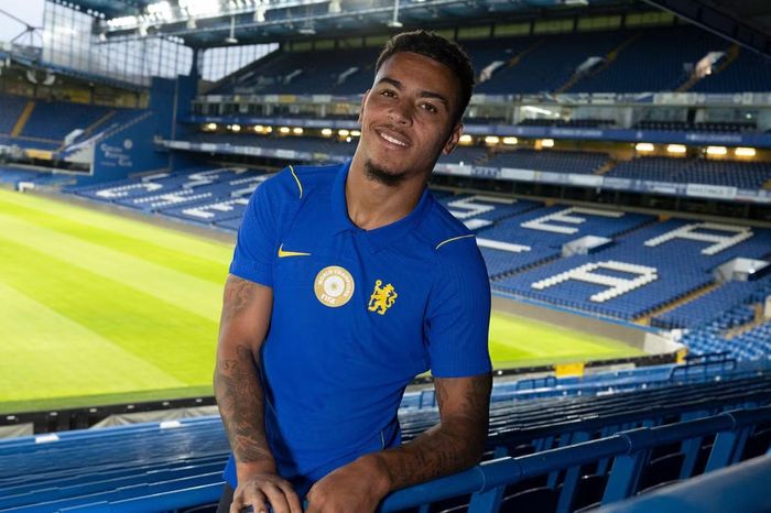  Morgan Rogers (138 triệu euro): Chelsea phá két để nẫng Rogers từ tay Arsenal. Truyền thông Anh nhận định mức giá 138 triệu euro cho Rogers là "canh bạc" của Chelsea. Tuyển thủ Anh chỉ mới nổi lên tại Aston Villa, chơi ở mức ổn, thay vì tỏa sáng rực rỡ và có nhiều khoảnh khắc "gánh đội". Tại World Cup 2026, Rogers chỉ là kép phụ trong đội hình của HLV Thomas Tuchel. 