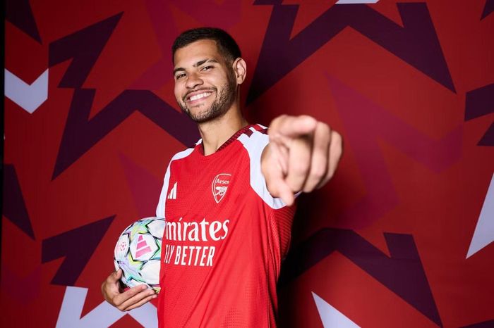  Bruno Guimaraes (87,7 triệu euro): Bruno chơi hay trong cả màu áo Newcastle và tuyển Brazil. Arsenal có lý khi "phá két" để nâng cấp tuyến giữa. Điểm đáng ngại duy nhất của Bruno là tiền vệ này đã cận kề ngưỡng 30 tuổi, được dự đoán chỉ chơi tốt trong 2-3 mùa giải tiếp theo. 