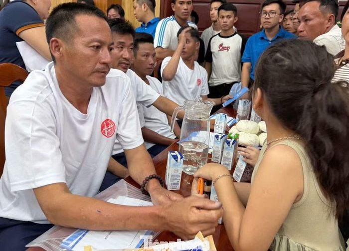 Những cái ôm thật chặt