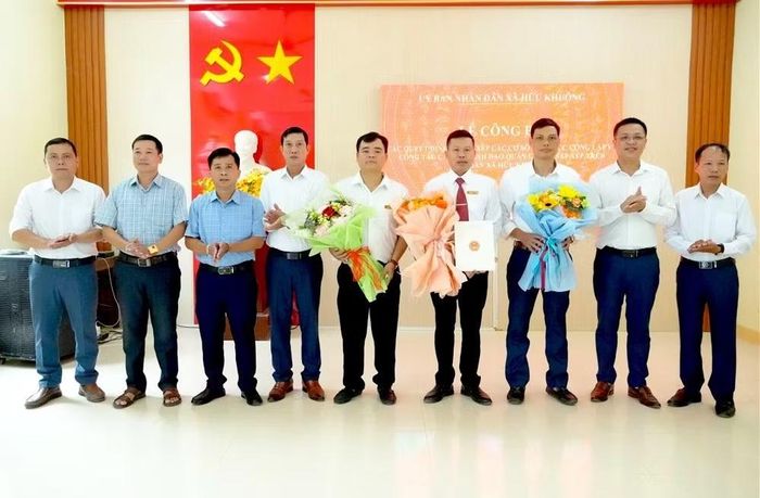 Xã Hữu Khuông công bố Quyết định thành lập Trường PTDTBT TH&THCS Hữu Khuông và công tác cán bộ lãnh đạo, quản lý sau sắp xếp. (Ảnh: Cổng thông tin xã Hữu Khuông).