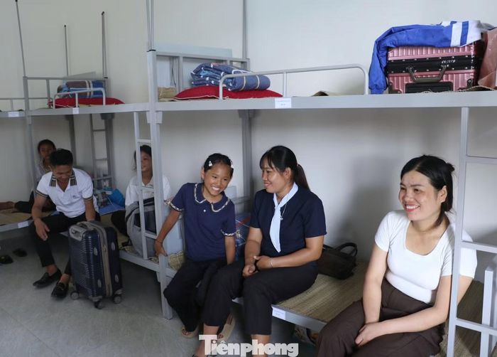 Niềm vui khi nhận phòng ở nội trú.