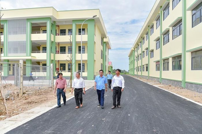 Giang Thành, Vĩnh Gia và Khánh Bình là những xã có đường biên giới với Campuchia, có vị trí quan trọng về quốc phòng - an ninh, trong khi thu nhập của người dân còn nhiều khó khăn, phụ thuộc nhiều vào sản xuất nông nghiệp. Việc đưa những ngôi trường nội trú khang trang, hiện đại vào hoạt động được kỳ vọng tạo thêm điều kiện để học sinh vùng biên được học tập, ăn ở ổn định. Qua đó góp phần thu hẹp khoảng cách giáo dục giữa các địa bàn.