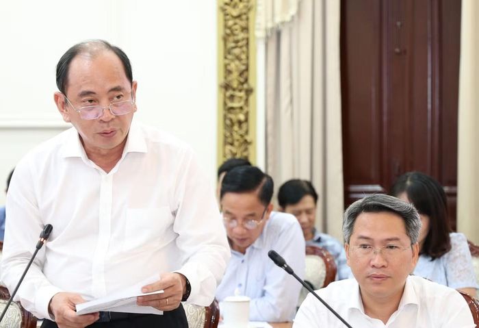 Giám đốc Sở Y tế TPHCM Tăng Chí Thượng thông tin tại buổi họp.