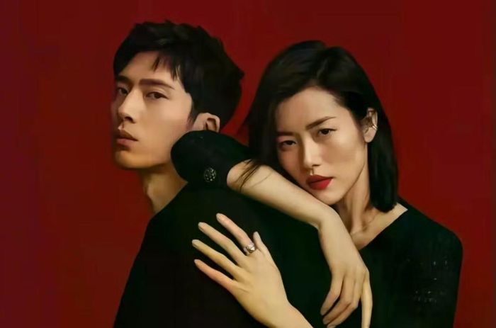 Tỉnh Bách Nhiên và Lưu Văn trong bộ ảnh quảng bá trang sức Chanel.
