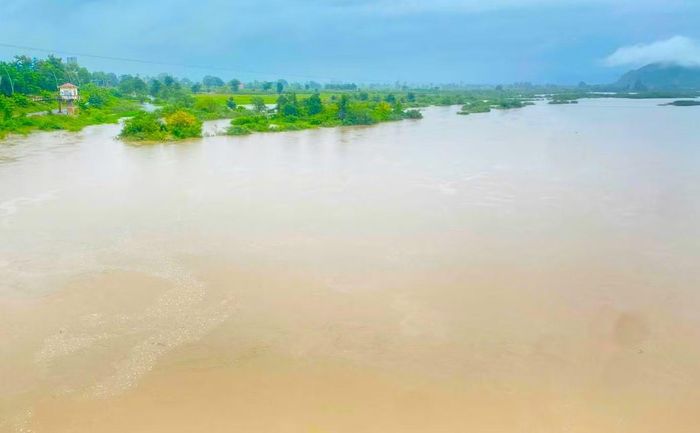 Khu vực cầu Bến Mộng (nhánh chảy ra sông Ba), đoạn qua phường Ayun Pa nước ngày càng dâng cao.