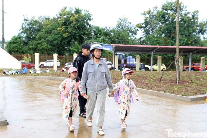 Phòng học rộng rãi, khuôn viên xanh - sạch - đẹp cùng hệ thống cơ sở vật chất đồng bộ đã sẵn sàng đón học sinh vùng biên bước vào năm học mới