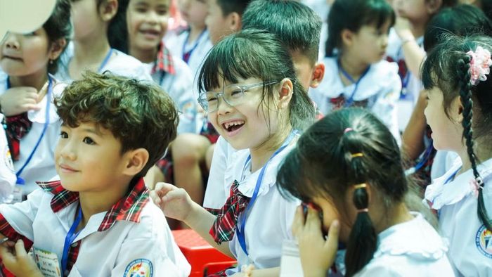 Từ mảnh đất lạnh, ngôi trường mới "hồi sinh" với nhiều kỳ vọng phát triển ngành giáo dục của địa phương. Những nụ cười rạng rỡ của học sinh trong ngày khai giảng chính là động lực để đội ngũ giáo viên nhà trường phấn đấu nhiều hơn.