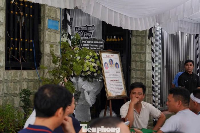 Con hẻm chìm trong không khí tang thương trước giờ đưa 3 nạn nhân về quê.