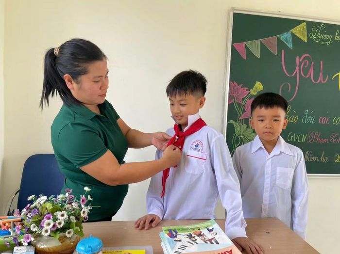 Cô và trò trường Liên cấp đảo Trần, Cô Tô chuẩn bị cho lễ khai giảng