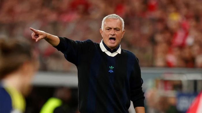 Trước mắt Mourinho là chuyến đi nhiều chông gai