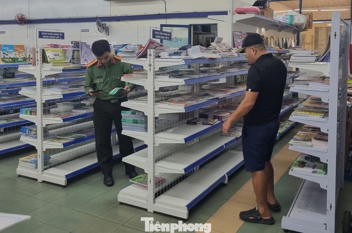 Nhà sách Cẩm Lệ hiện đã hết sạch sách giáo khoa các lớp.