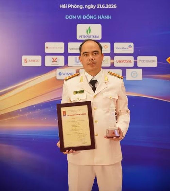 Thượng tá, Tiến sĩ Lê Hoàng Việt Lâm nhận Giải C Giải thưởng Báo chí Quốc gia năm 2026.